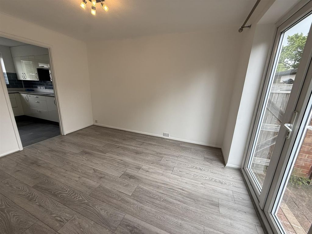 Property photo 3 of 11 Dining Room