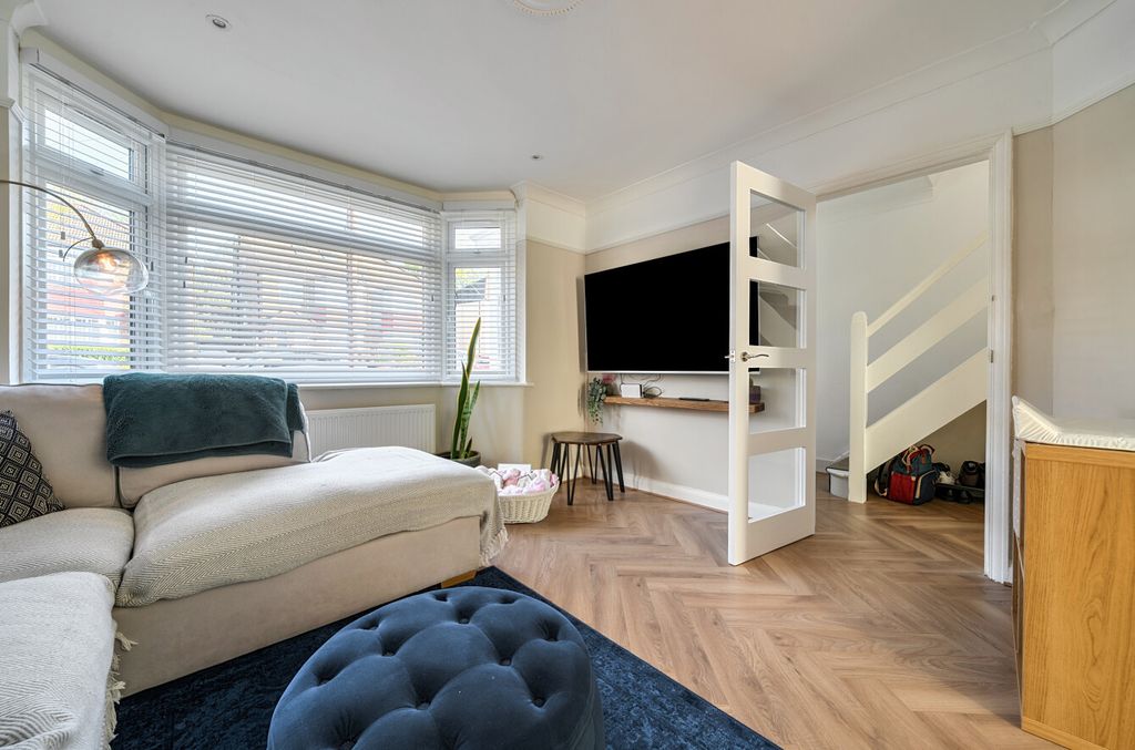 Property photo 2 of 20 1372636-9-68Fb65c...