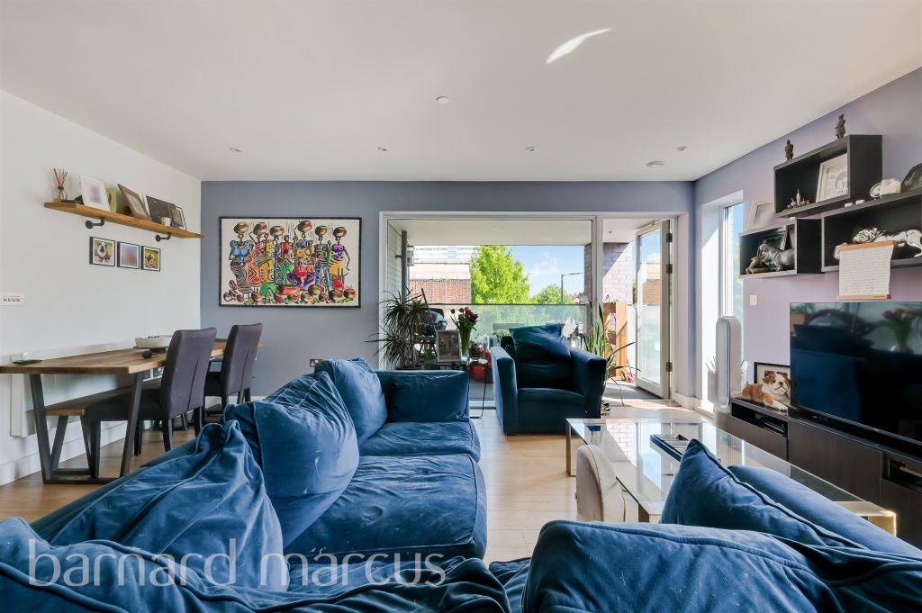 Property photo 1 of 18 Living Room/ Dining Room