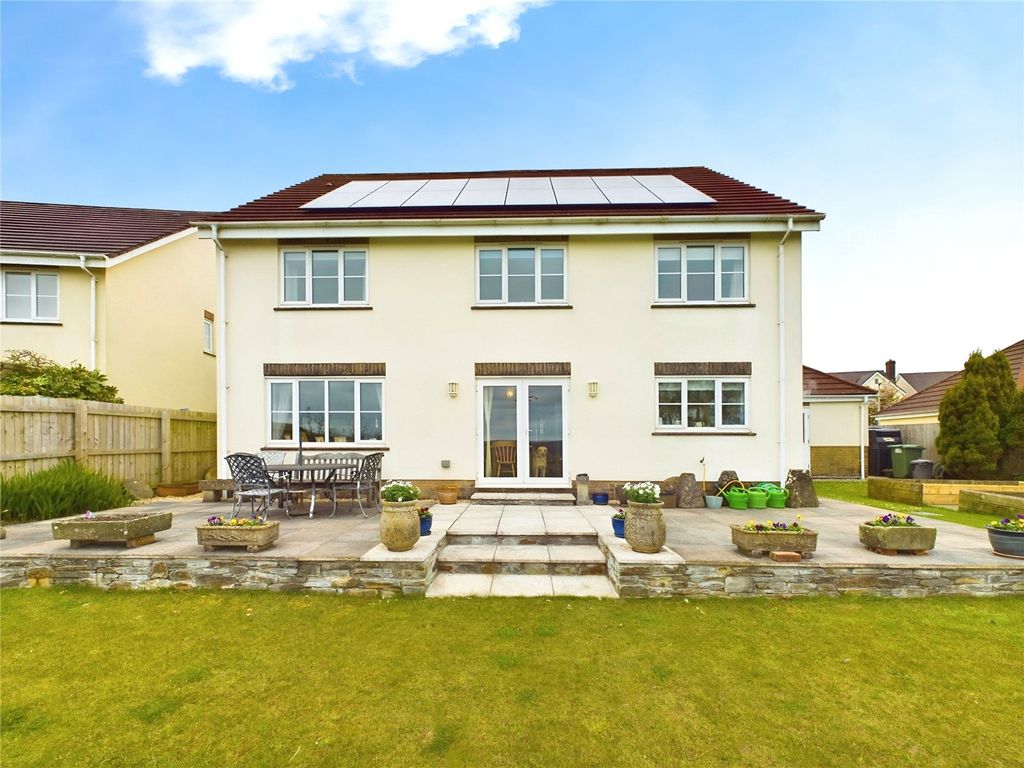 Property photo 2 of 29 Picture No. 16