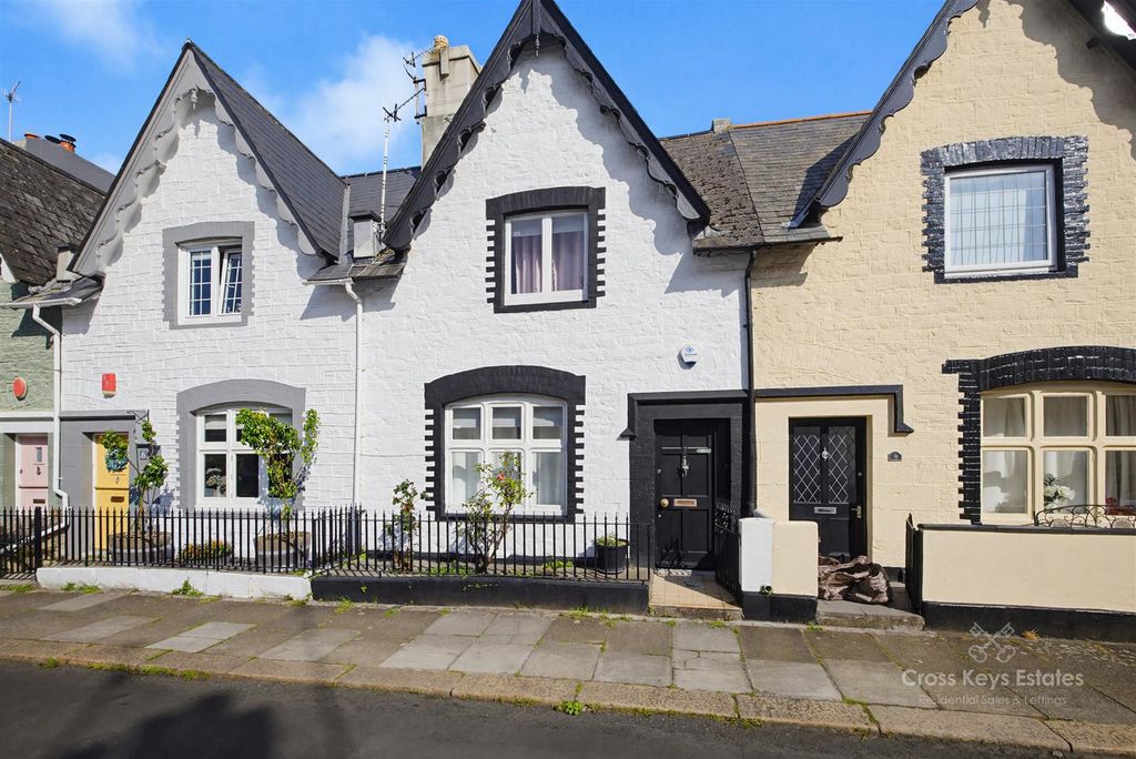 Property photo 1 of 24 Cross Keys Estates