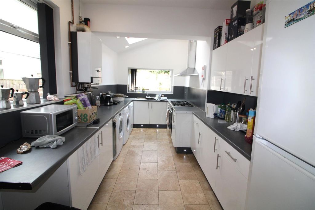 Property photo 3 of 15 Kitchen