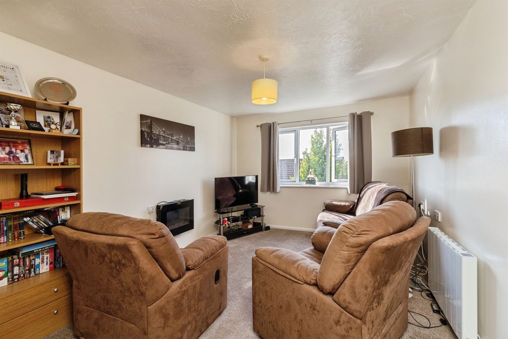 Property photo 3 of 12
