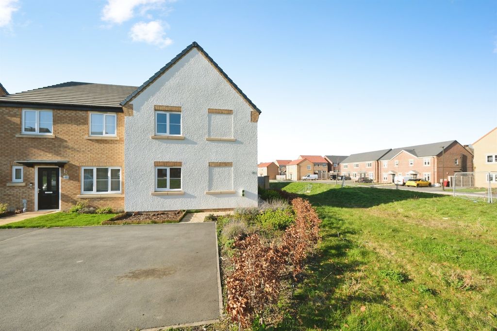 Property photo 2 of 20