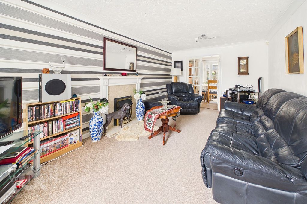 Property photo 2 of 25