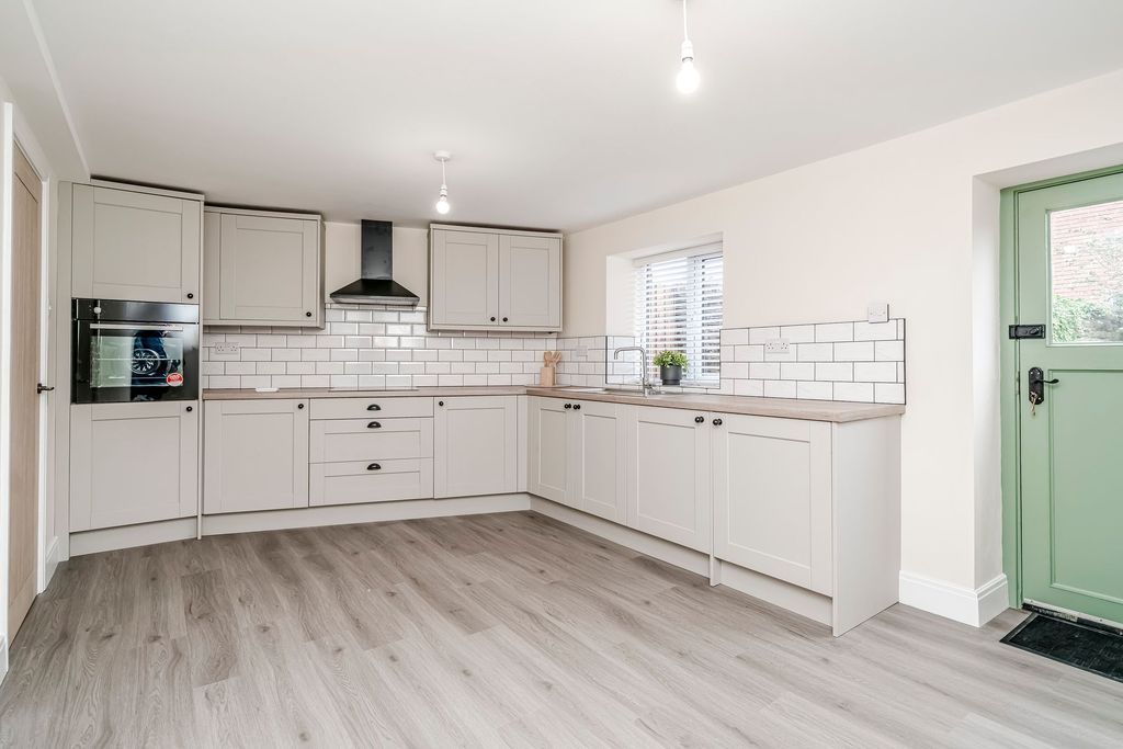 Property photo 3 of 33