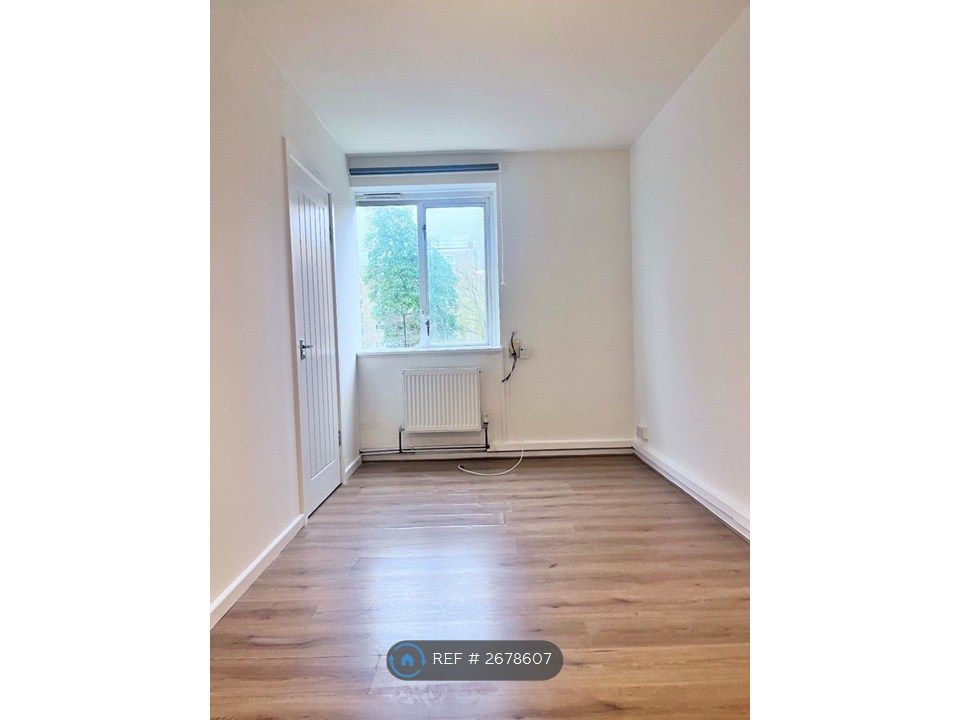 Property photo 3 of 7 Bright Bedroom