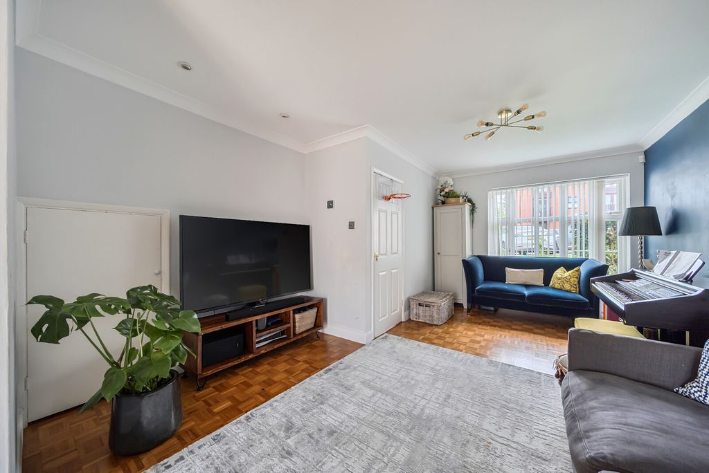 Property photo 3 of 21 1383988-18-692456...