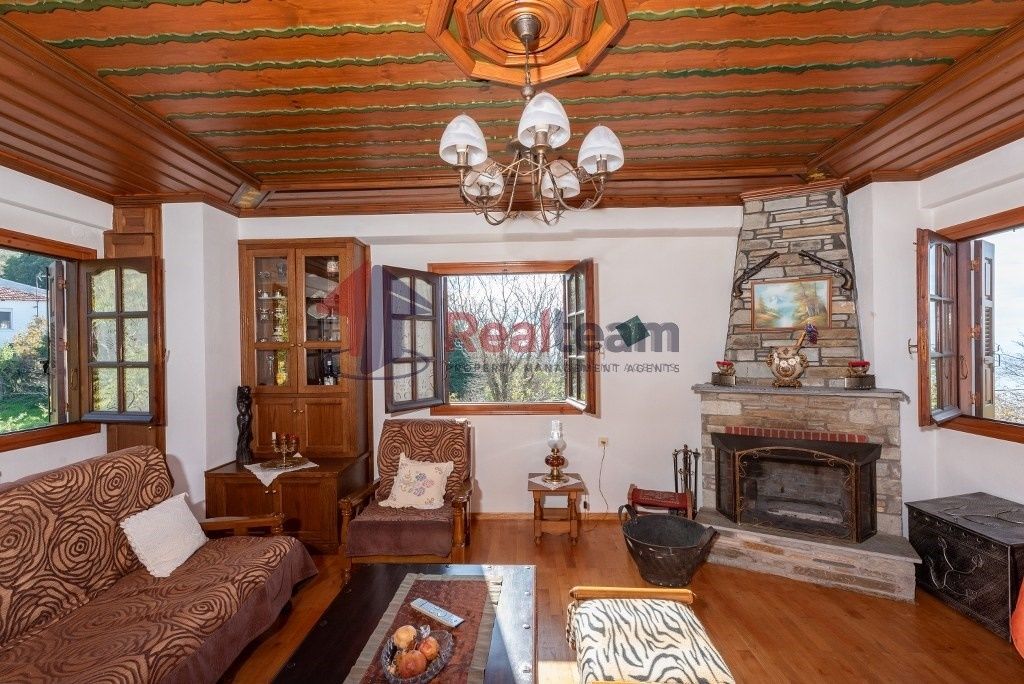 Property photo 2 of 25