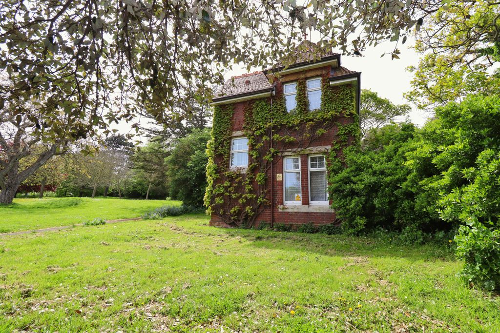 Property photo 3 of 37