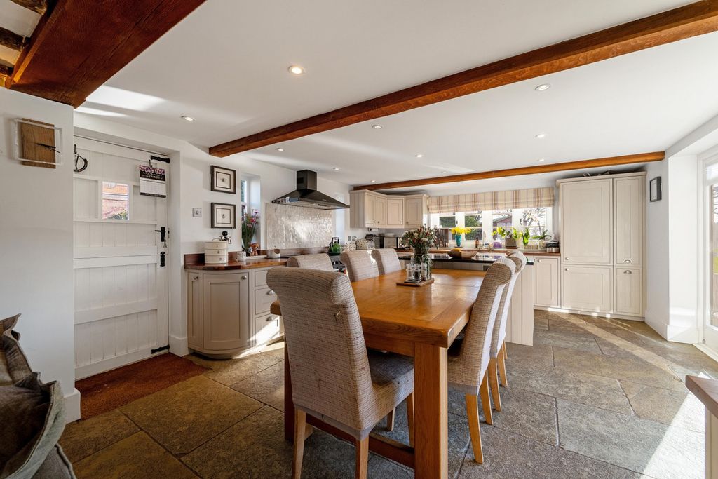 Property photo 2 of 36