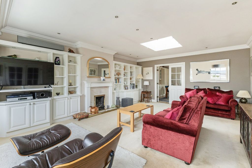 Additional image 5 of 3 bed flat for saleThe Broad Walk, Imperial Square, Cheltenham, Gloucestershire GL50
