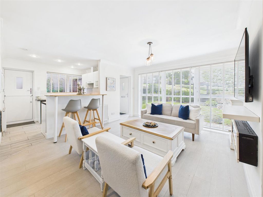 Property photo 1 of 22 Cam04279G0-Pr0198-Still032.Jpg