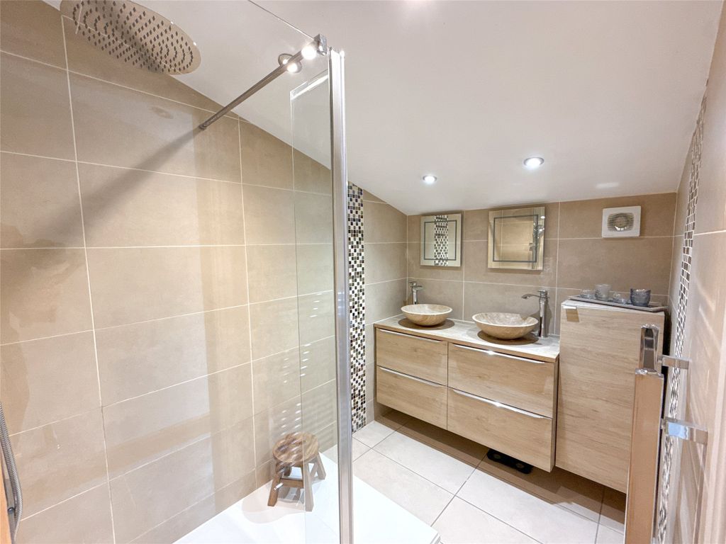 Property photo 3 of 32 Shower Room