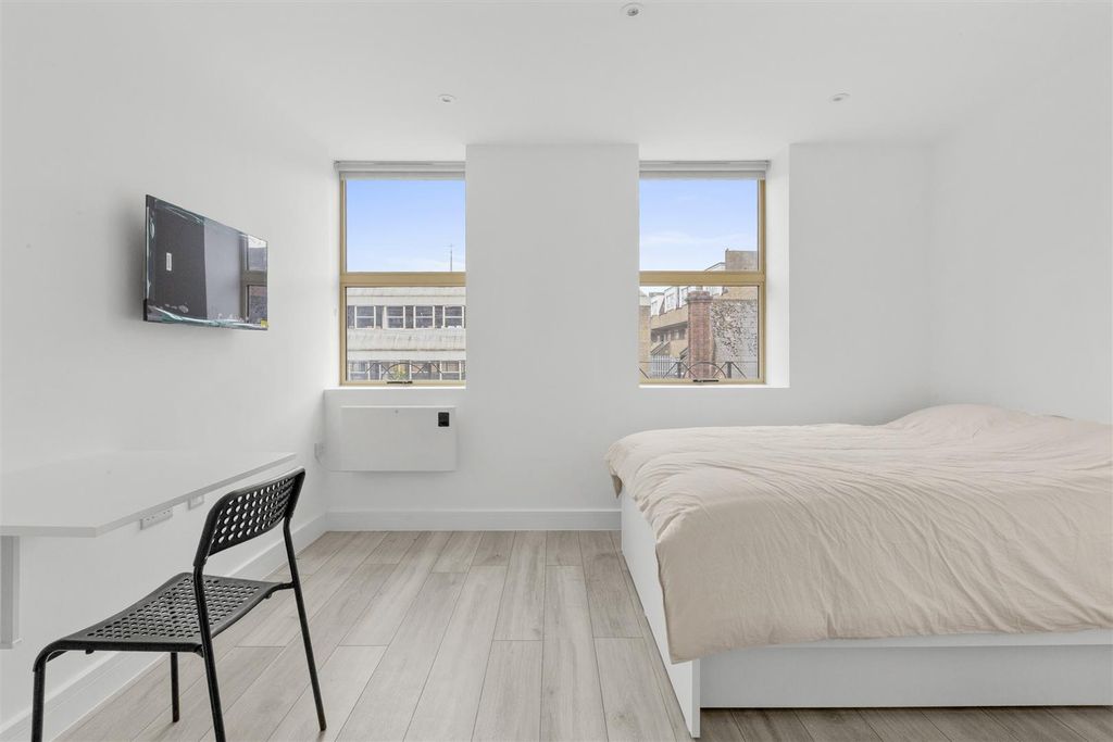 Property photo 1 of 5 Bedroom