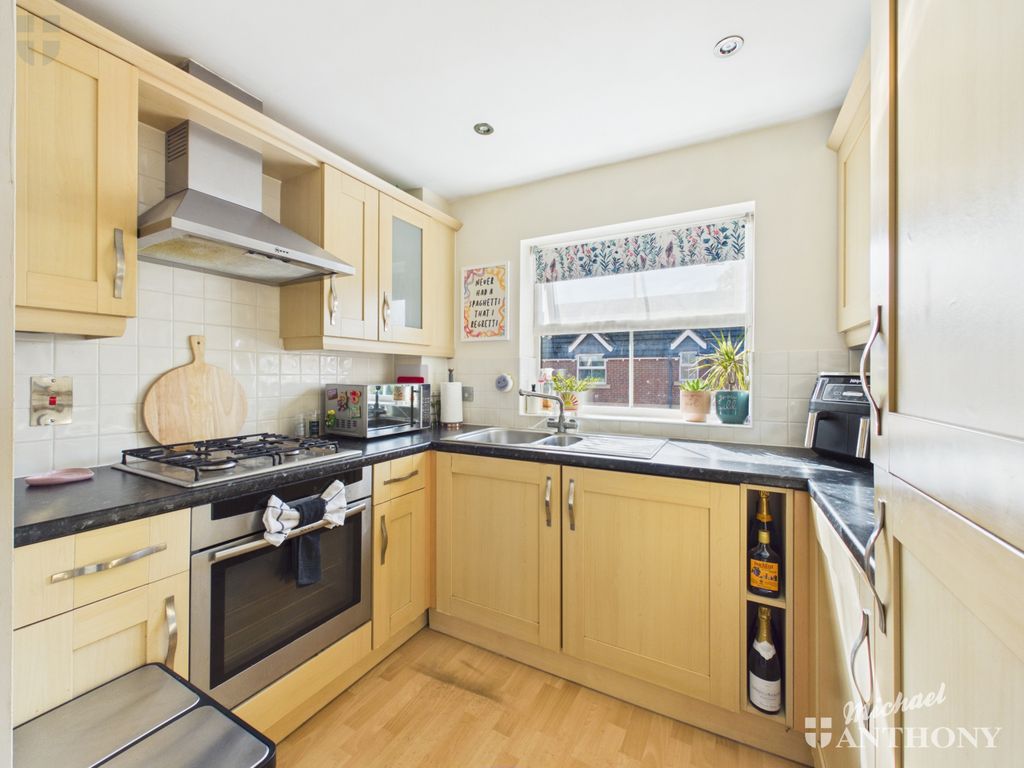 Property photo 3 of 12 Cam03852G0-Pr0773-Still011