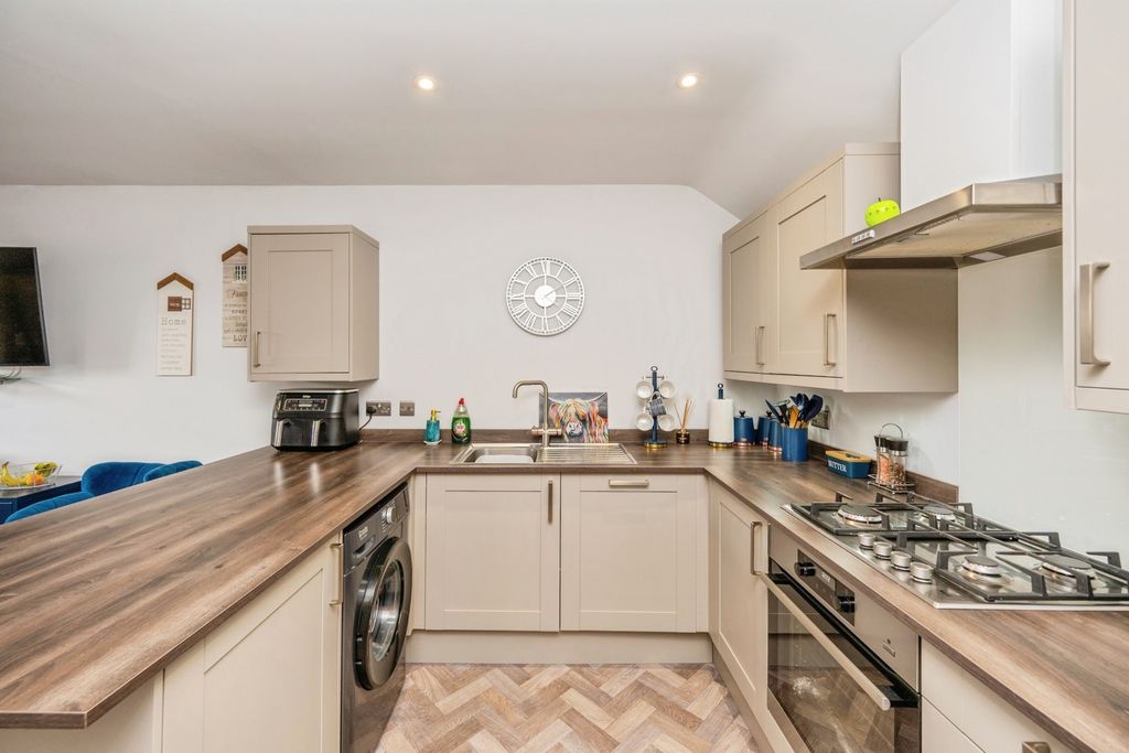 Property photo 3 of 22 Pbox-Img.Jpg