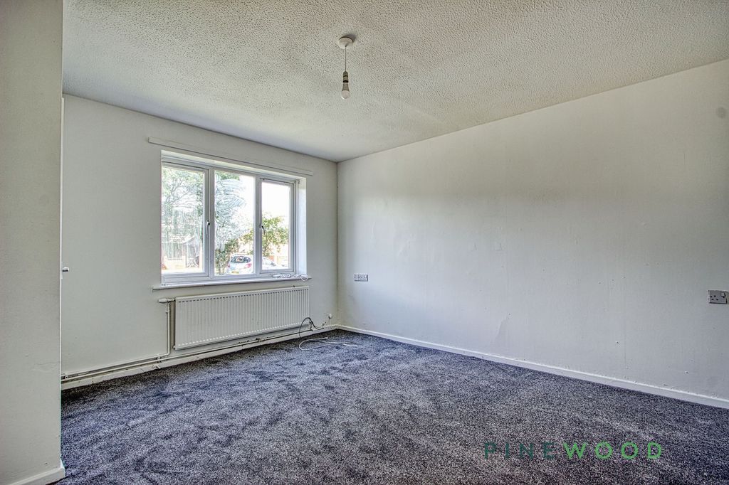 Property photo 2 of 11 Lounge