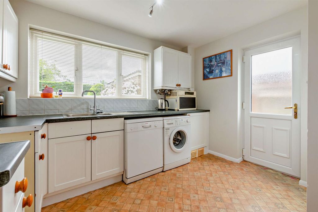 Property photo 3 of 21 Kitchen