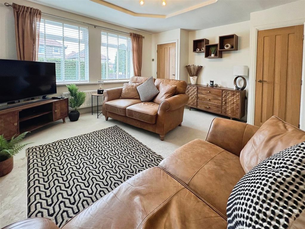 Property photo 2 of 25 Lounge