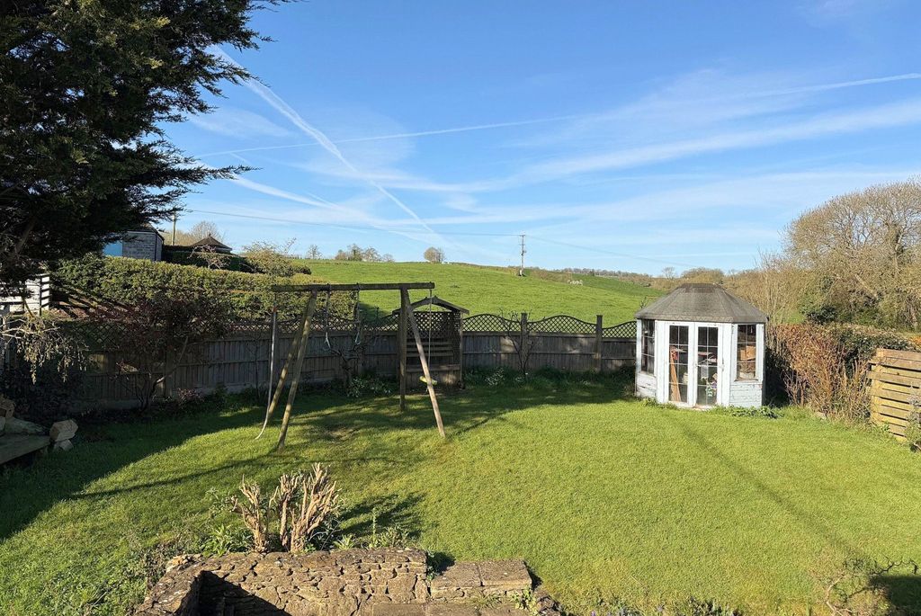 Property photo 2 of 17 Picture No. 21