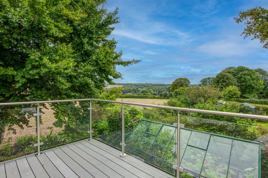 Property photo 2 of 32