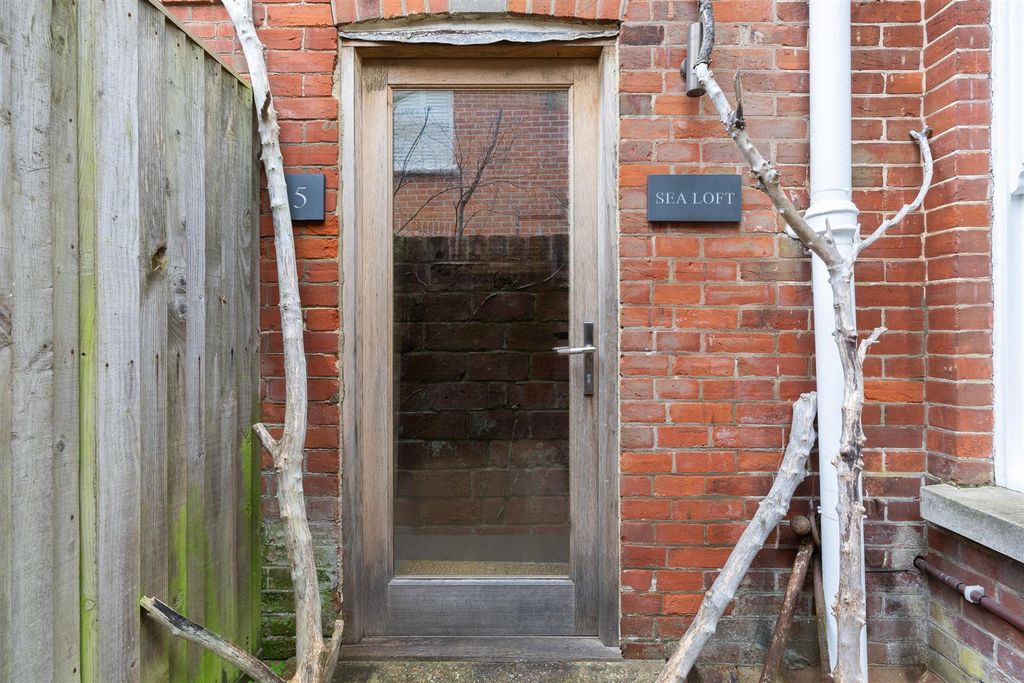 Additional image 30 of 2 bed flat for saleSeaview, Isle Of Wight PO34