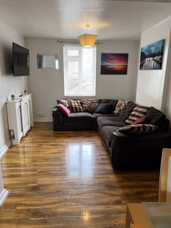 Property photo 1 of 14 Living Room