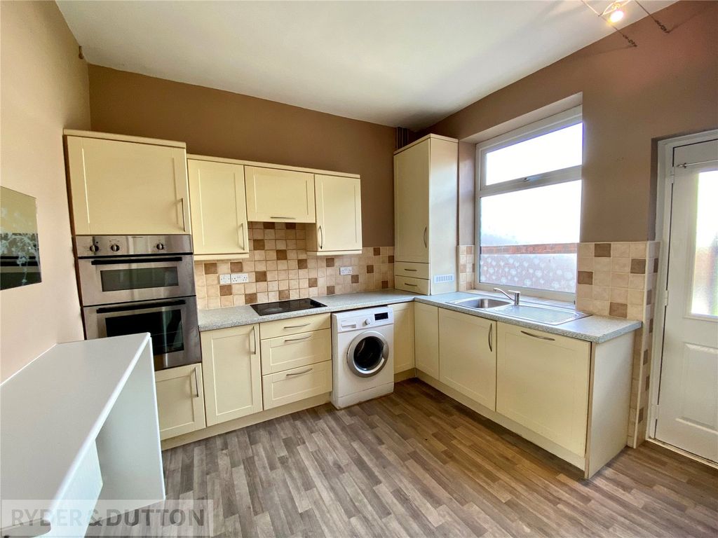 Property photo 3 of 14 Kitchen