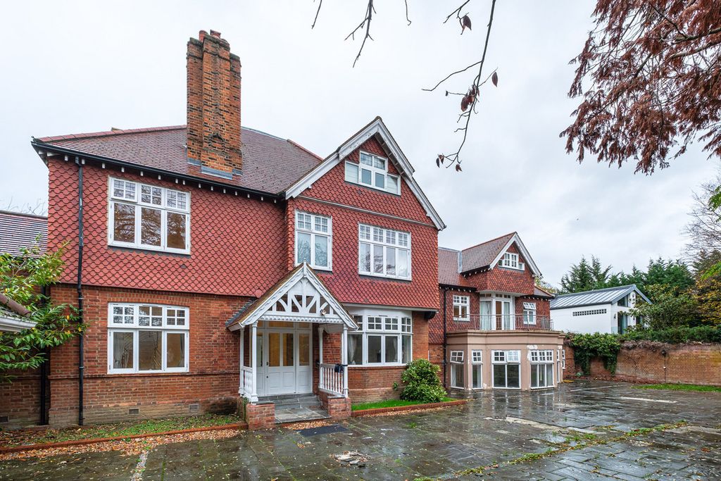 Property photo 2 of 20