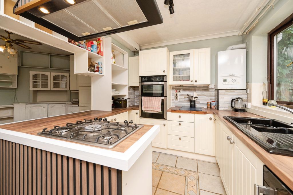 Property photo 2 of 23 Kitchen