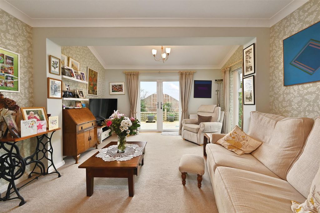 Property photo 2 of 27 Living Room