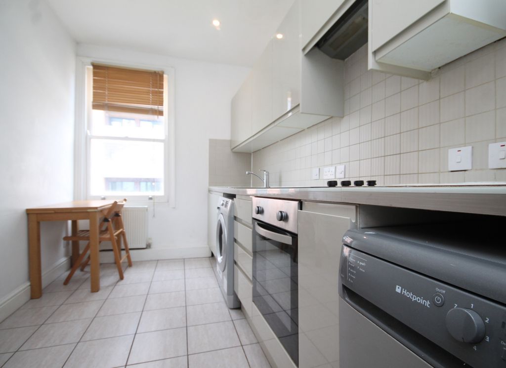 Property photo 3 of 9 Kitchen