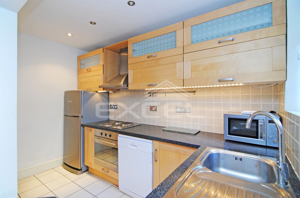 Property photo 3 of 5 Kitchen (3)