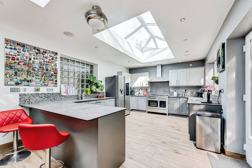 Property photo 3 of 38 Pbox-Img.Jpg