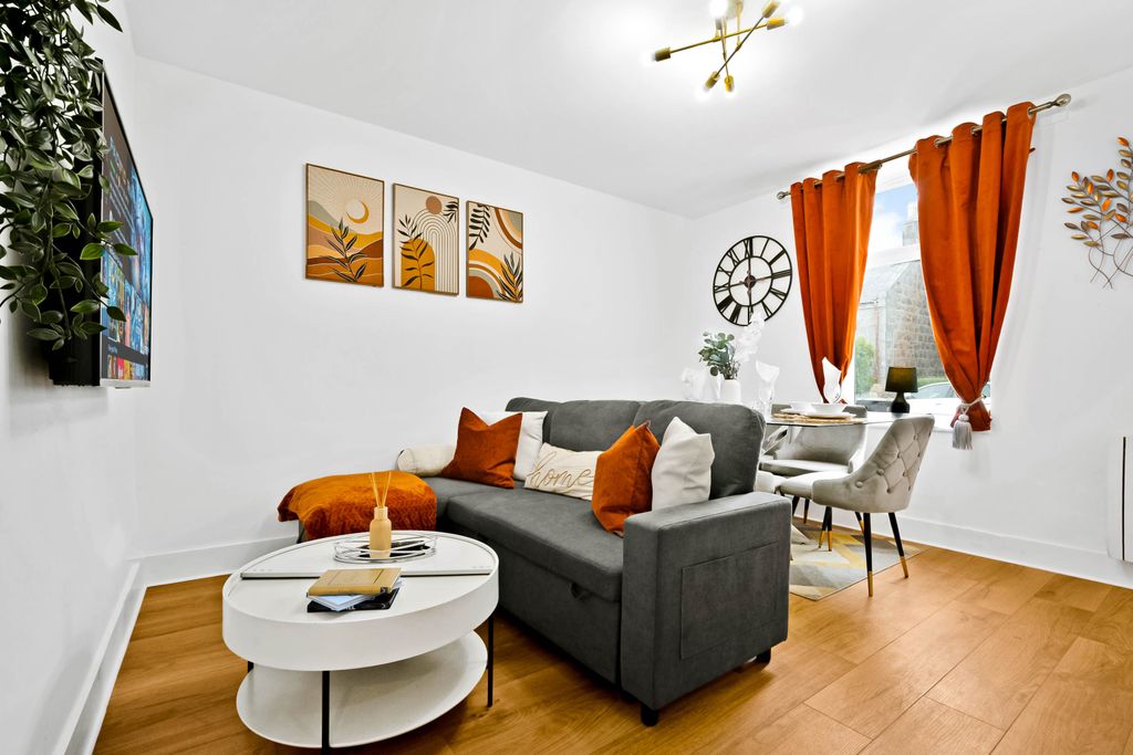 Property photo 2 of 11 2026-03-22-Deluxe-Apartments-10-023