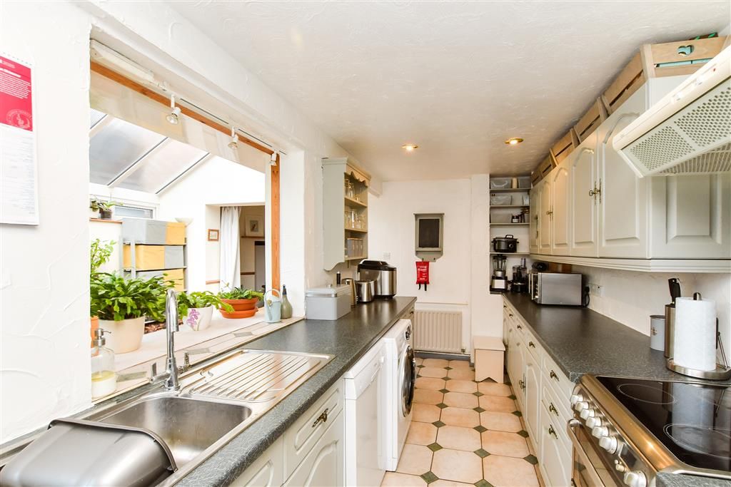 Property photo 3 of 23 Kitchen
