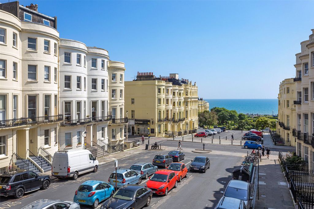 Property photo 1 of 16 Sea View