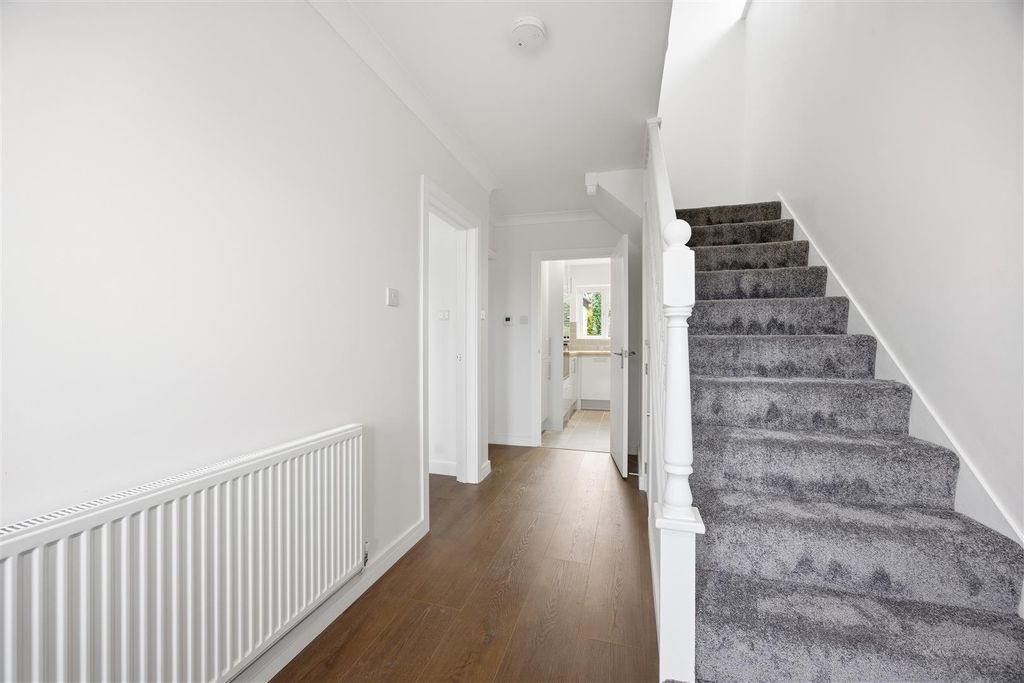 Property photo 3 of 18 Hallway