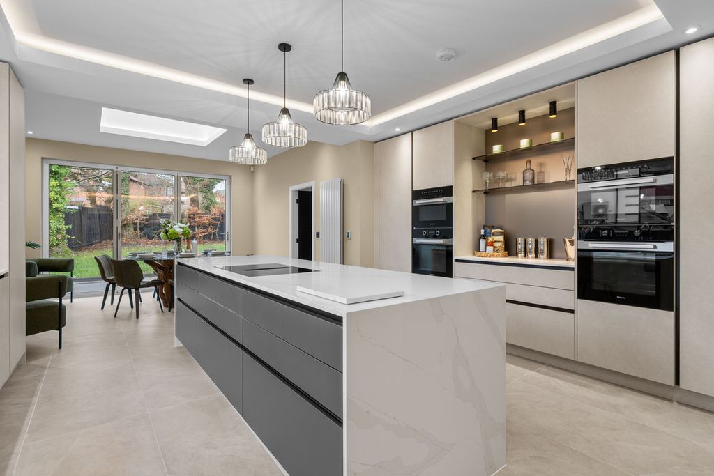 Property photo 2 of 28