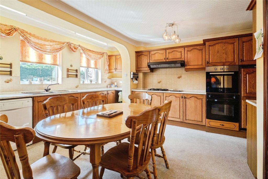 Property photo 3 of 28 Kitchen Diner