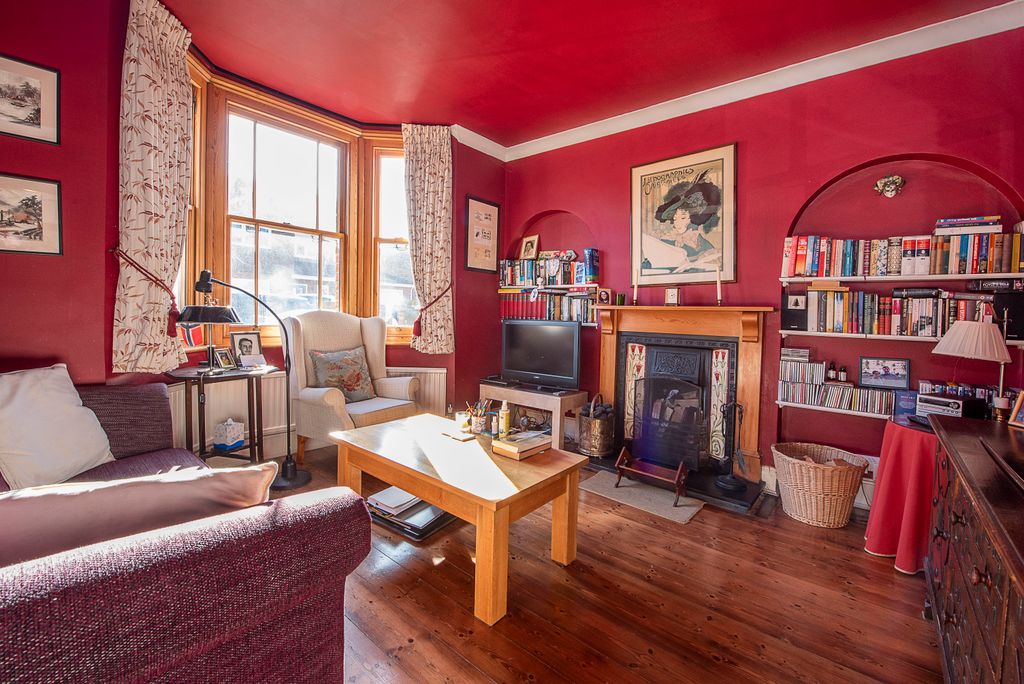 Property photo 3 of 10