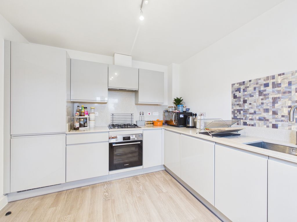 Property photo 2 of 18 Cam04018G0-Pr0454-Still017