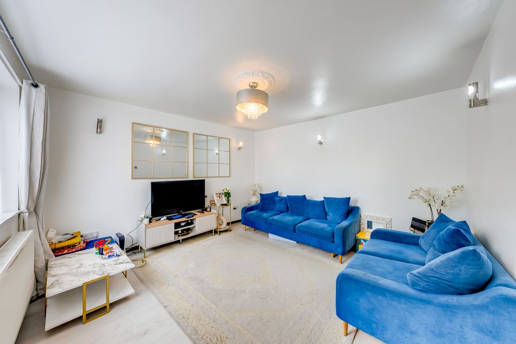 Property photo 2 of 37 A7S05897Hdr