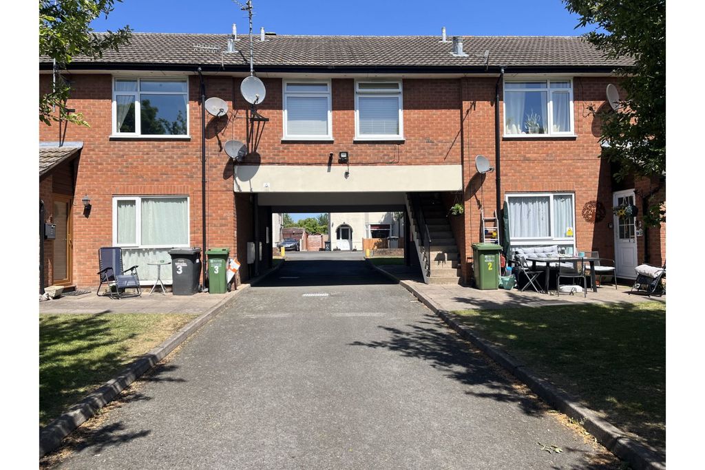 Property photo 3 of 23
