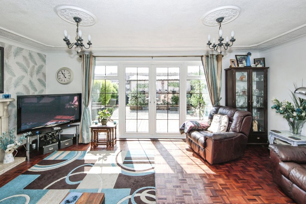 Property photo 2 of 19 Pbox-Img.Jpg