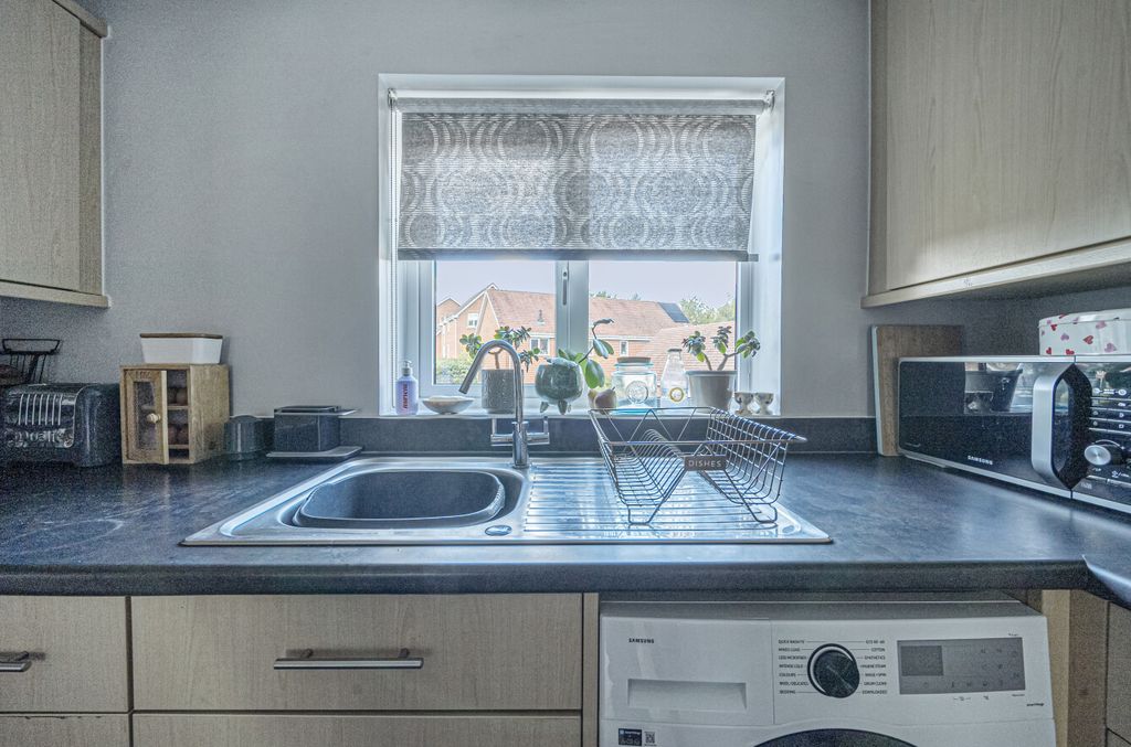 Property photo 3 of 15 1353441-3-68d150d...
