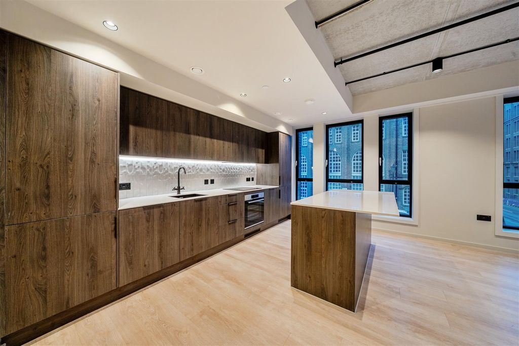 Property photo 1 of 7 1387478-8-69384Be04152F.Jpg