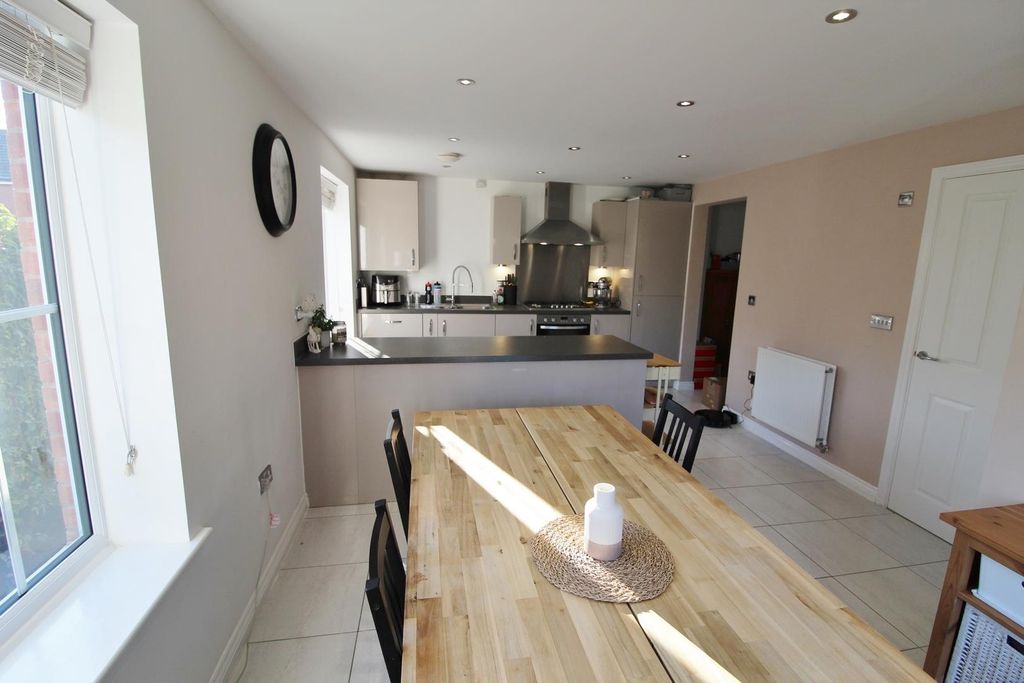 Property photo 2 of 13 Dining Kitchen