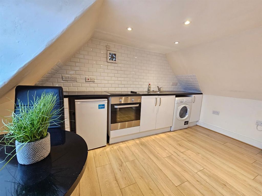 Property photo 1 of 5 Kitchen 2.Jpg